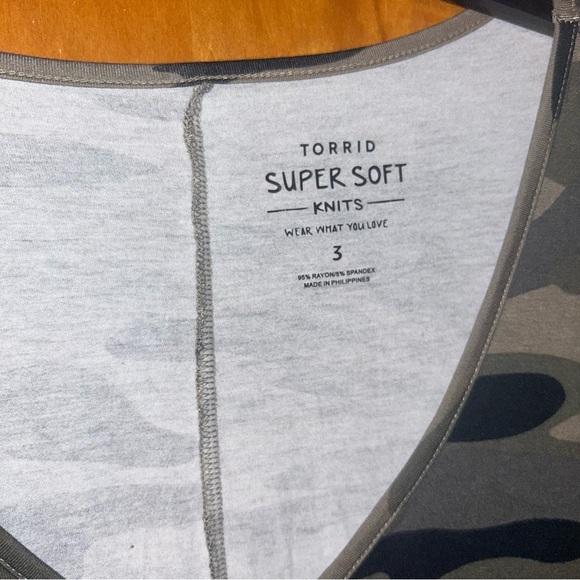Torrid Camo Favorite Tunic Super Soft V-Neck Tunic Tee 3X 22/24 stretch - Picture 4 of 4